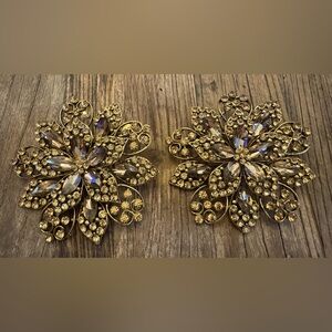 Pair of vintage decorative curtain/drape pins 4” diameter